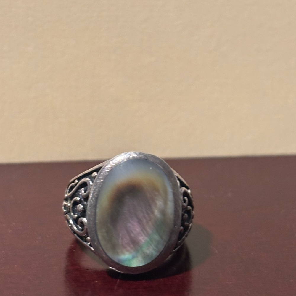 Elegant Silver Ring with Iridescent Stone
